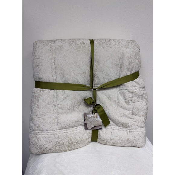 Michael Aram Quilted Metallic Textured Coverlet, King  Michael Aram Quilted Metallic Textured  Queen Coverlet Quilted Ivory / Gold New